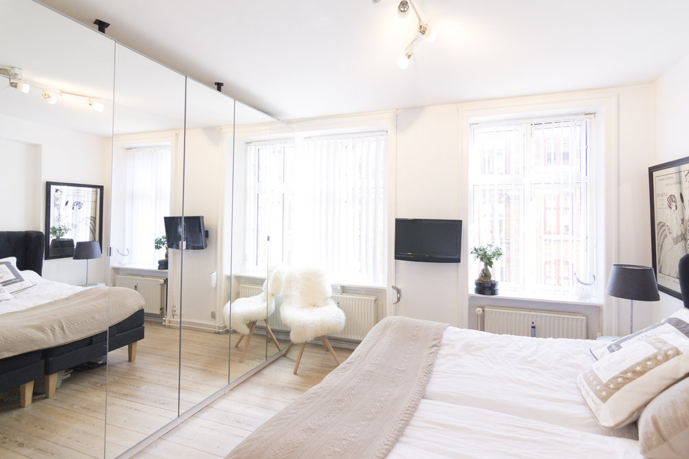 en lille Ambient pære Lys 2 værelses lejlighed på Østerbro -